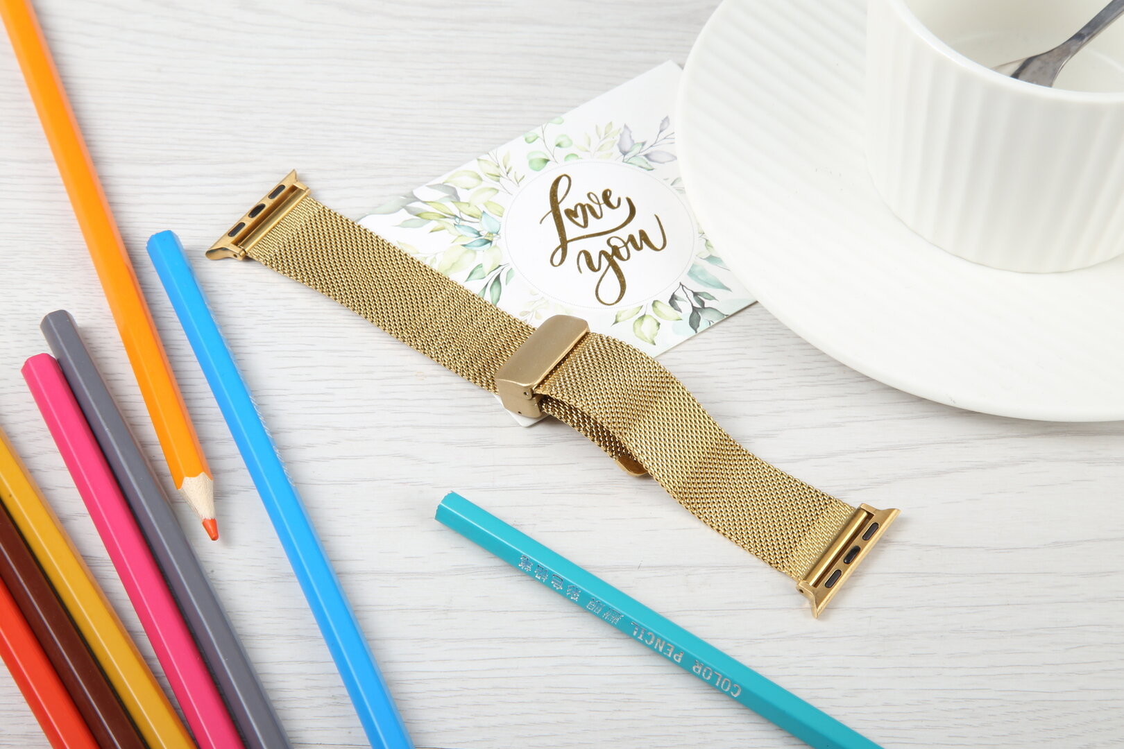 Milanese bandje met vouwbare magneetsluiting - Goud - Geschikt voor Apple Watch 38mm / 40mm / 41mm / 42mm