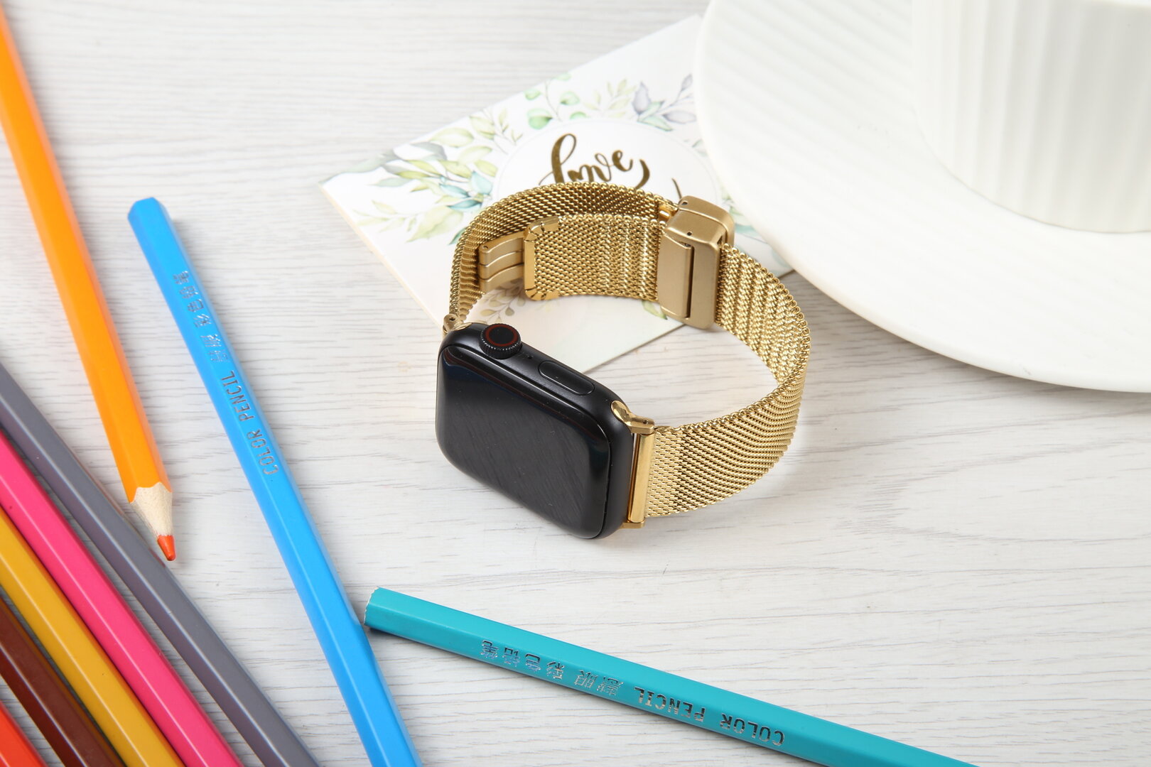 Milanese bandje met vouwbare magneetsluiting - Goud - Geschikt voor Apple Watch 44mm / 45mm&nbsp;/ 46mm / 49mm