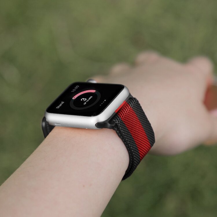 Milanese RVS bandje - Zwart met rood - Geschikt voor Apple Watch 38mm / 40mm / 41mm / 42mm