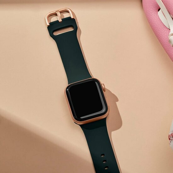 Soft siliconen bandje met gespsluiting - Donkergroen - Geschikt voor Apple Watch 38mm / 40mm / 41mm / 42mm