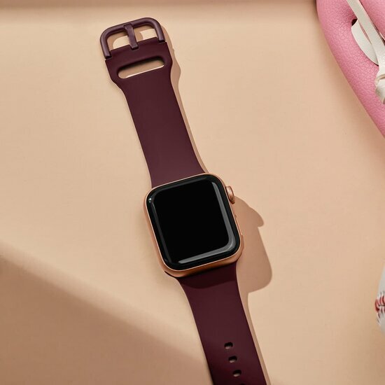 Soft siliconen bandje met gespsluiting - Bordeaux - Geschikt voor Apple Watch 44mm / 45mm&nbsp;/ 46mm / 49mm