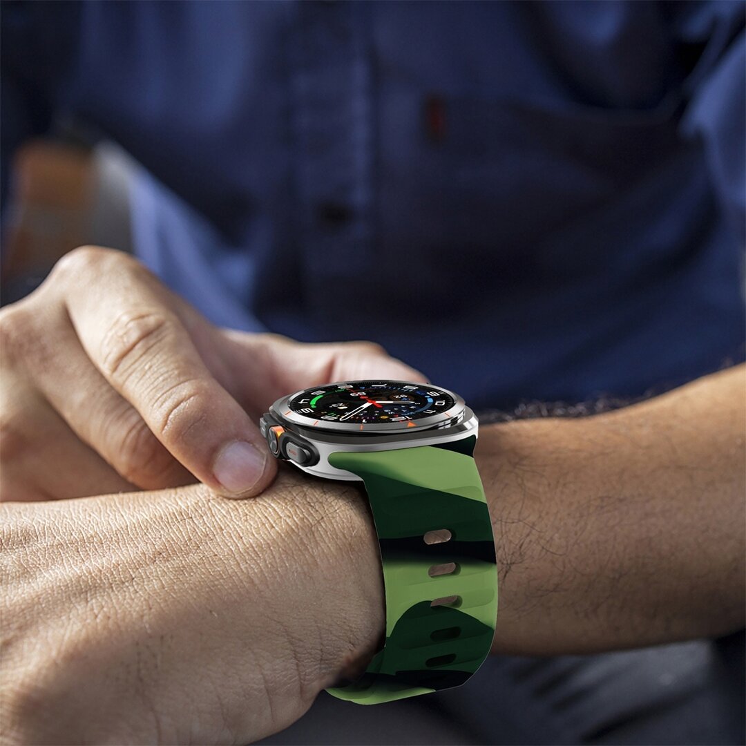 Wave siliconen bandje - Legergroen camouflage - Samsung Galaxy Watch Ultra 47mm