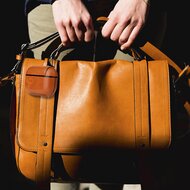 AirPods Pro / AirPods Pro 2 lederen hoesje - Met bevestigingsclip - Lichtbruin