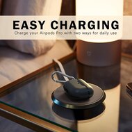 AirPods Pro / AirPods Pro 2 siliconen hoesje Football series - Met bevestigingsclip - Blauw