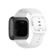 Fitbit Versa 1 / 2 &amp; Lite siliconen sportbandje met gespsluiting - Wit - Maat: Small