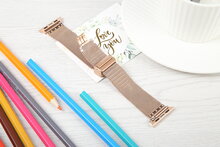 Milanese bandje met vouwbare magneetsluiting - Champagne goud - Geschikt voor Apple Watch 44mm / 45mm&nbsp;/ 46mm / 49mm