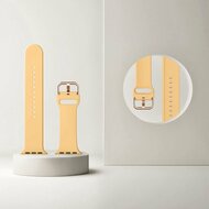 Soft siliconen bandje met gespsluiting - Donkergeel - Geschikt voor Apple Watch 38mm / 40mm / 41mm / 42mm