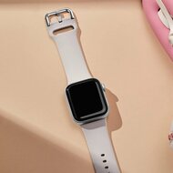Soft siliconen bandje met gespsluiting - Sterrenlicht / starlight - Geschikt voor Apple Watch 44mm / 45mm&nbsp;/ 46mm / 49mm