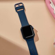 Soft siliconen bandje met gespsluiting - Donkerblauw - Geschikt voor Apple Watch 44mm / 45mm&nbsp;/ 46mm / 49mm