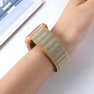 Denim nylon bandje - Oker - Geschikt voor Apple Watch 44mm / 45mm&nbsp;/ 46mm / 49mm