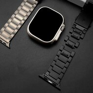 Titanium band - Zwart - Geschikt voor Apple watch 44mm / 45mm&nbsp;/ 46mm / 49mm