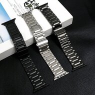 Titanium band - Zwart - Geschikt voor Apple watch 44mm / 45mm&nbsp;/ 46mm / 49mm