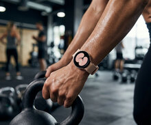 Samsung Galaxy Watch 4 - 40mm &amp; 44mm - Classic sportbandje - Zand roze