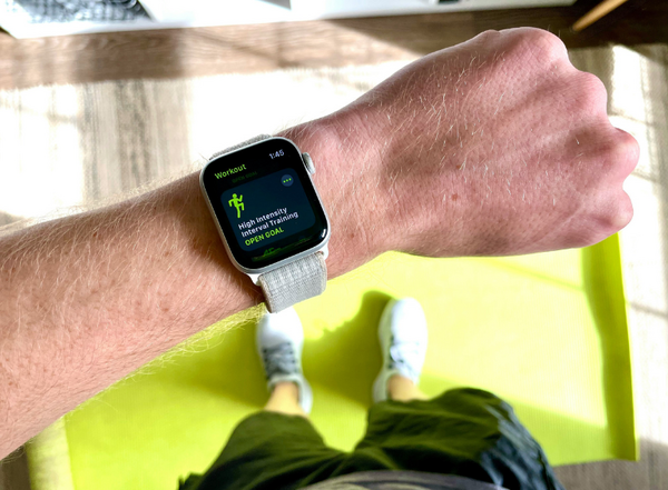 Zweet, stof en vlekken? Zo blijft je watchbandje in topvorm