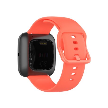 Fitbit Versa 1 / 2 & Lite siliconen sportbandje met gespsluiting - Koraaloranje - Maat: Small