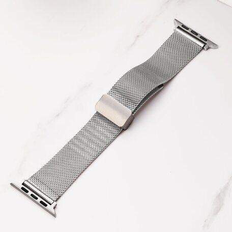 Milanese bandje met vouwbare magneetsluiting - Zilver - Geschikt voor Apple Watch 42mm / 44mm / 45mm / 49mm